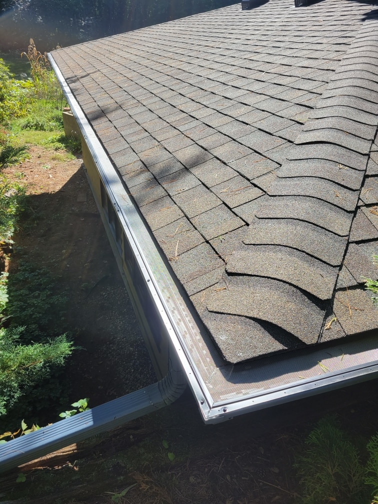 clean hydroflo gutter guards (1)